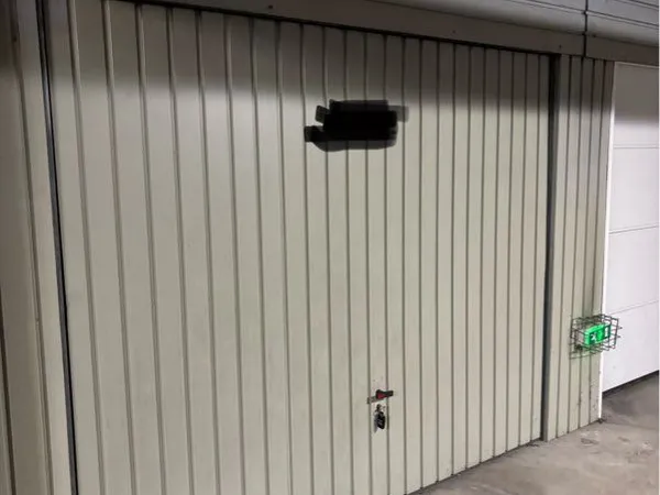 Box fermé dans parking sécurisé