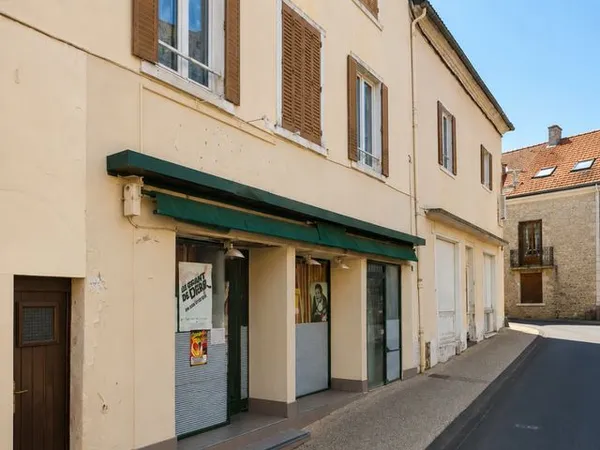 Ensemble immobilier 200m² + local commercial + dépendances