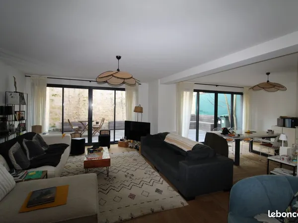 Maison avec 5 chambres en parfait état