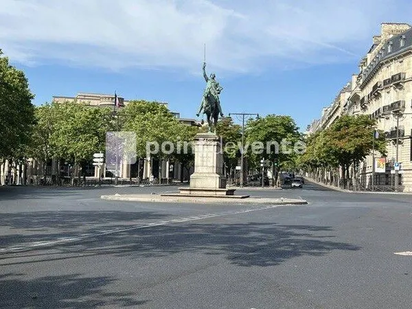 Local commercial 305 m²