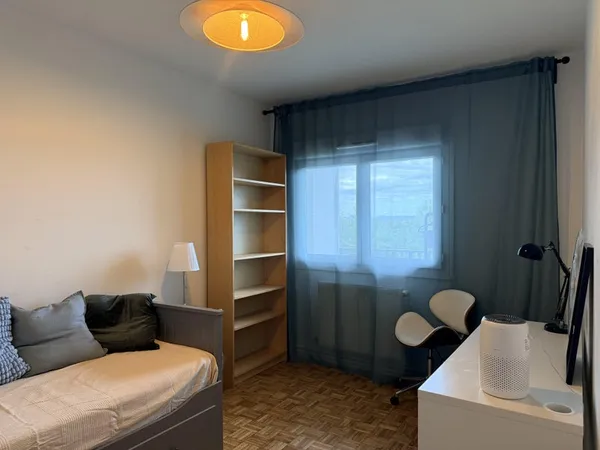 Chambre meublée en colocation – Saint-Genis-Laval