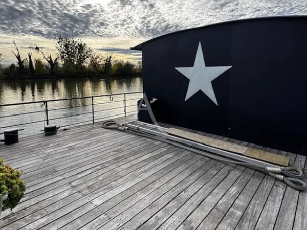 Péniche 5 pièces 285 m²