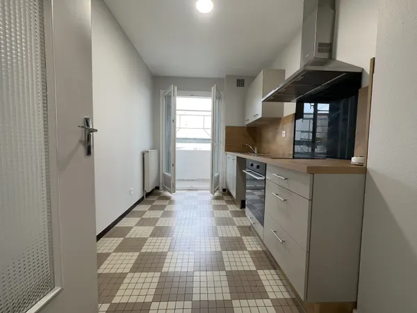 VOIRON CENTRE T3 A LOUER