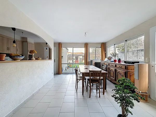 Maison à vendre à Angers située dans un secteur prisé, à moins de 10 minutes à vélo de la gare