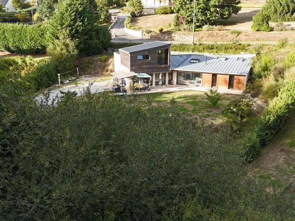 EXCLUSIVITÉ - MAISON D'ARCHITECTE 3 CHAMBRES ET GARAGE
