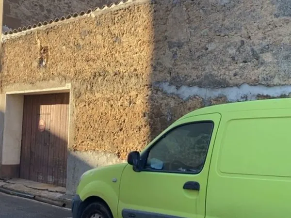 Grand garage à saisir , rare sur Villeneuve les Beziers