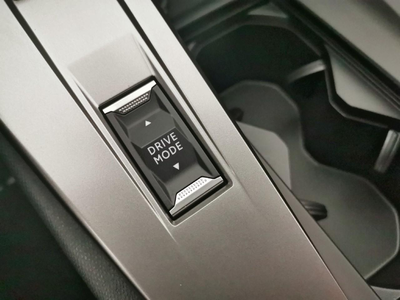 Peugeot 308 sw hybrid 145 e-dcs6 style — photo 21