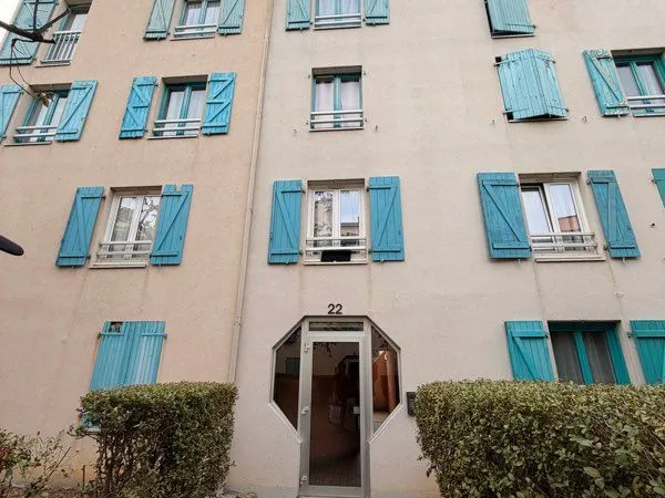 Appartement F5 - 100 m² - 4 chambres - Les Ulis (91940) - 250 000