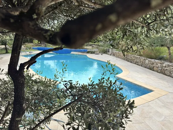 Vends maison avec terrain et piscine