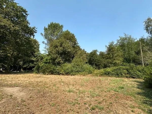 Terrain 878 m²