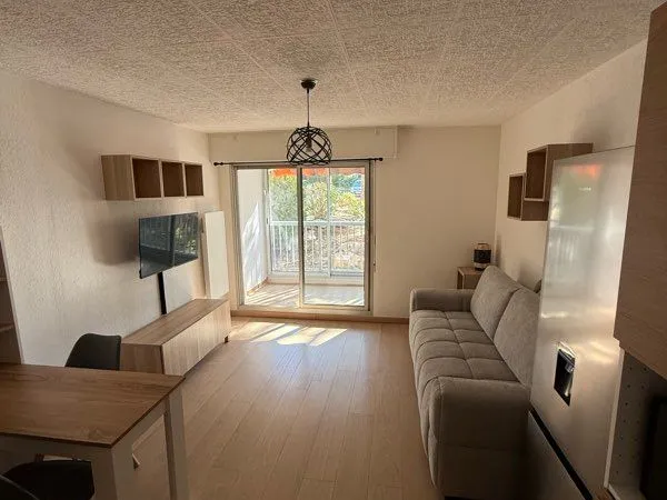 Studio meublé avec véranda - 200 m de la plage