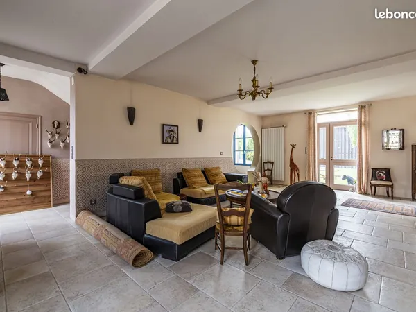 Propriété 10 pièces 330 m²