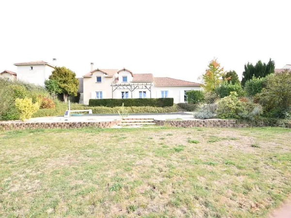 Maison récente avec piscine