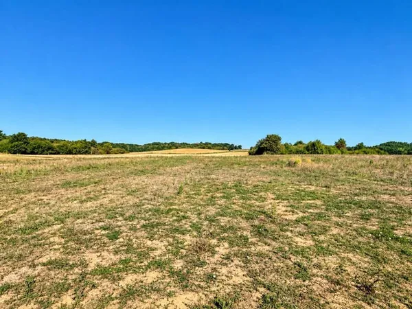 TERRAIN CONSTRUCTIBLE 2497m2 AU CALME