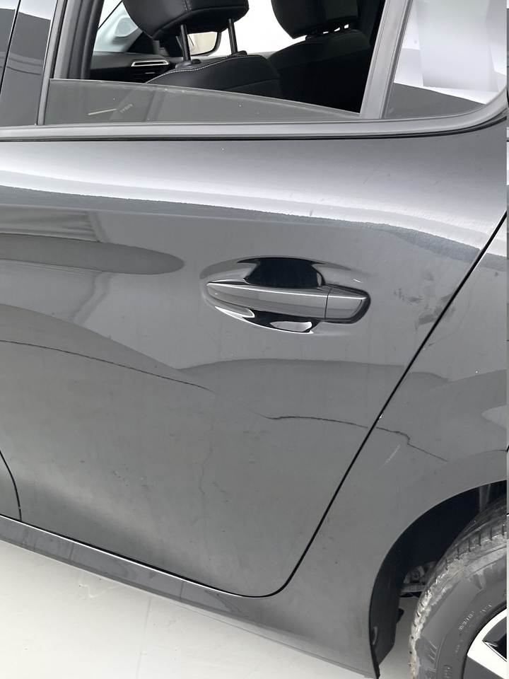 Peugeot 208 — photo 38