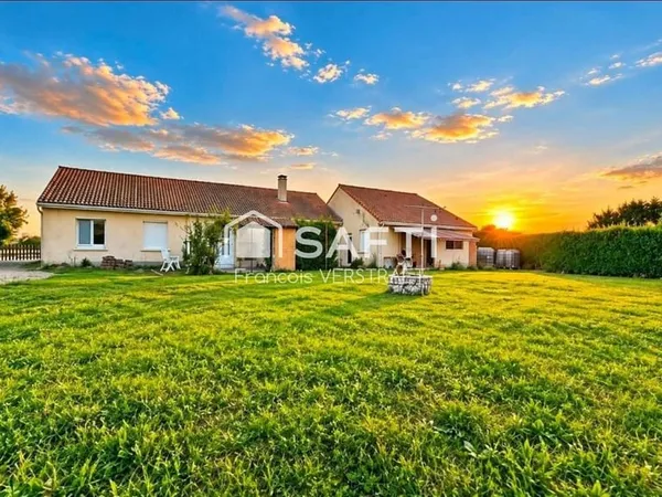 Maison individuelle de plain pied , garage , grand jardin
