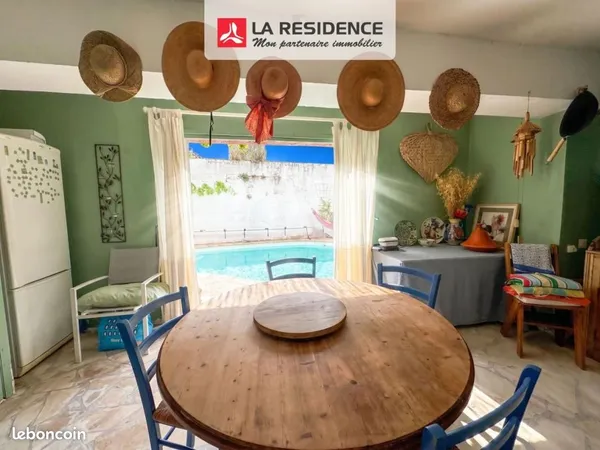Maison 10 pièces 256 m²