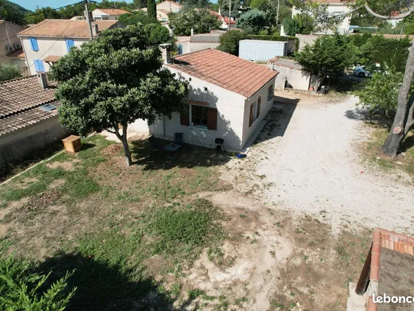 Maison individuelle avec jardin - fort potentiel - Roquefort-la-Bédoule