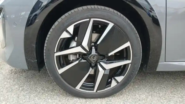 Peugeot 208 hybrid 110 e-dcs6 — photo 12