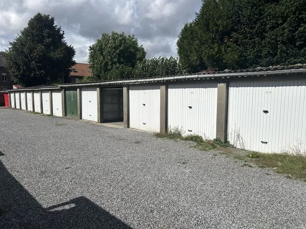 Ensemble de 10 garages A VENDRE.