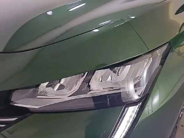 Peugeot 308 phev 180 e-eat8 — photo 16