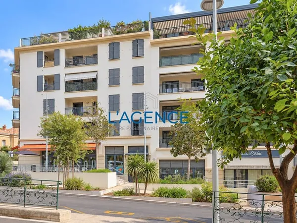 EXCLUSIVITE HYERES HYPER-CENTRE - T3 65M2 - RESIDENCE DE STA
