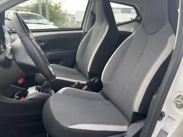 Toyota Aygo 1.0 vvt-i x-play — photo 11
