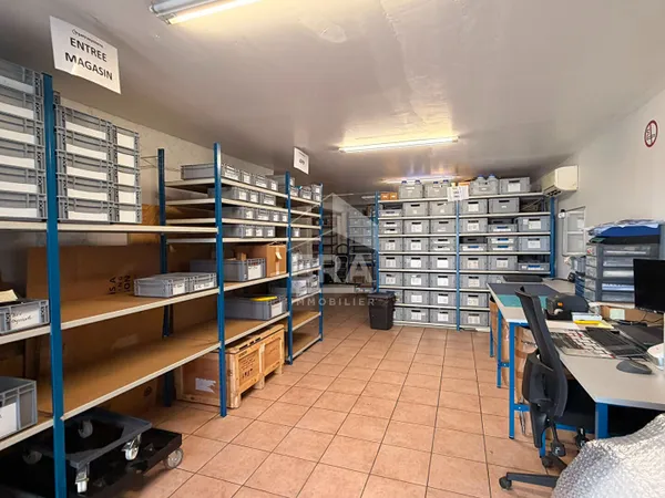 Local commercial 1 pièce 85 m²