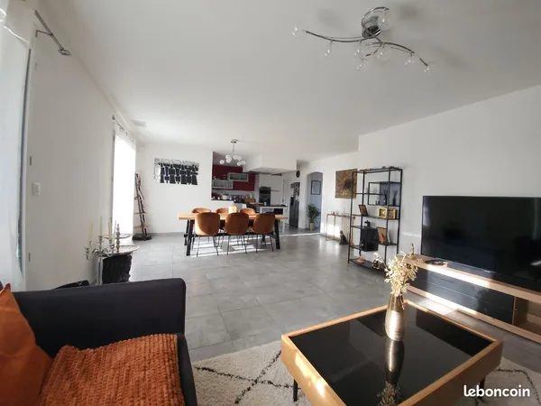 Belle maison 105 m² - 3 chambres - Piscine - Garage - Jardin