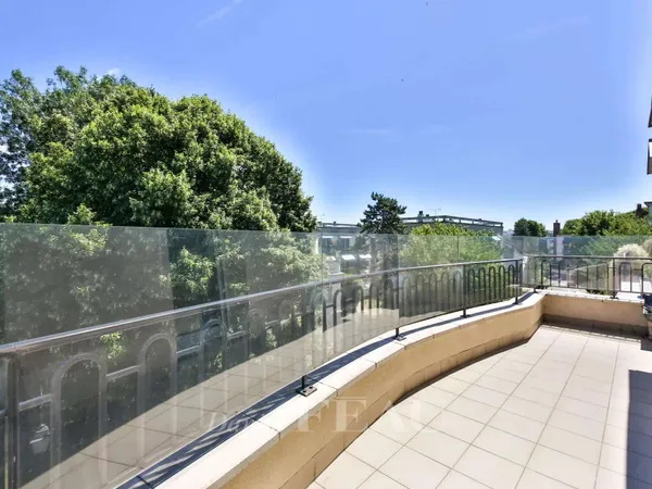 Appartement 7 pièces 217 m²