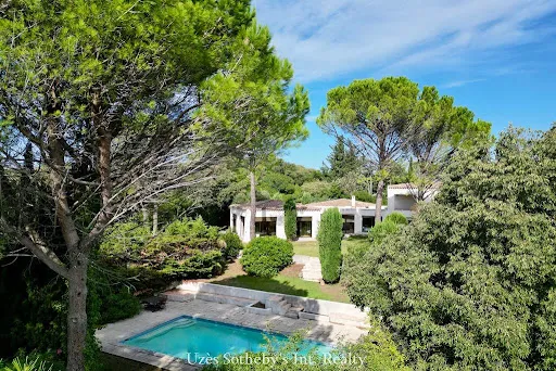 Maison 6 pièces 250 m²