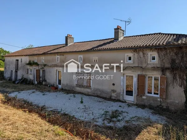 maison à rénover avec petite dépendance habitable.