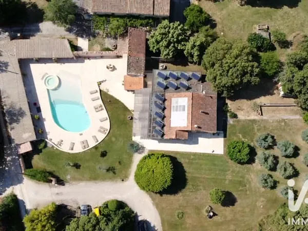 Maison 8 pièces 206 m²