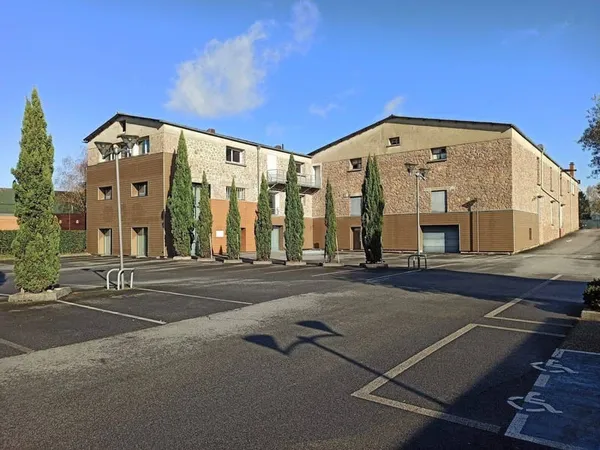 Local commercial 468 m²