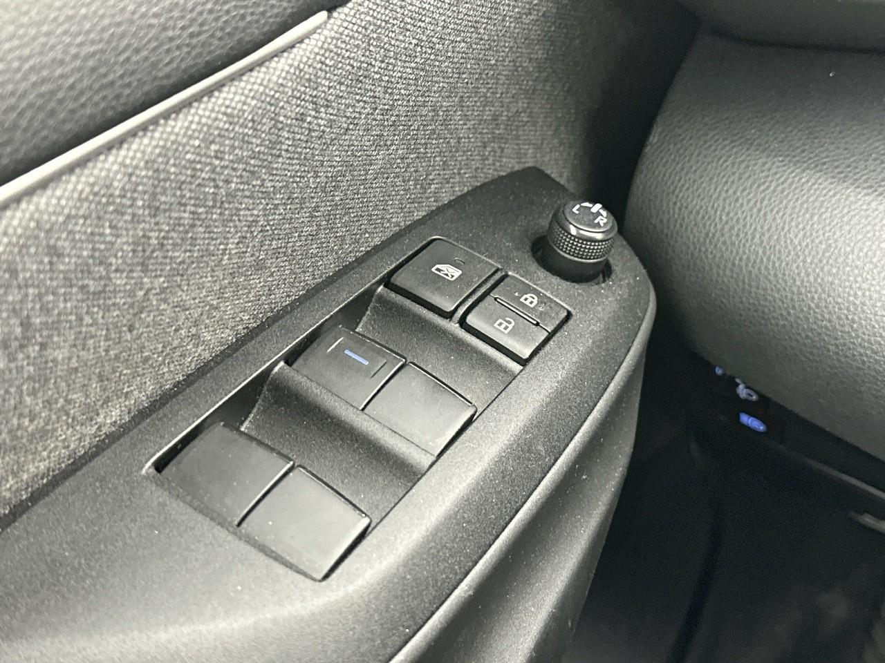 Toyota Yaris hybride 116h design — photo 15