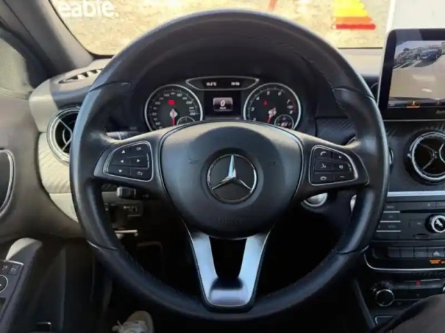 Mercedes Gla 180 intuition — photo 12