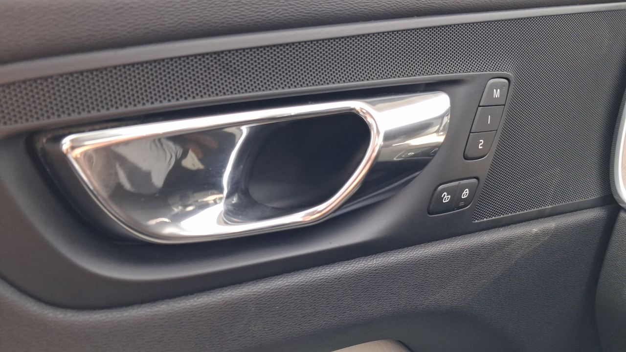 Volvo XC60 D5 AWD 235 ch Geartronic 8 — photo 76