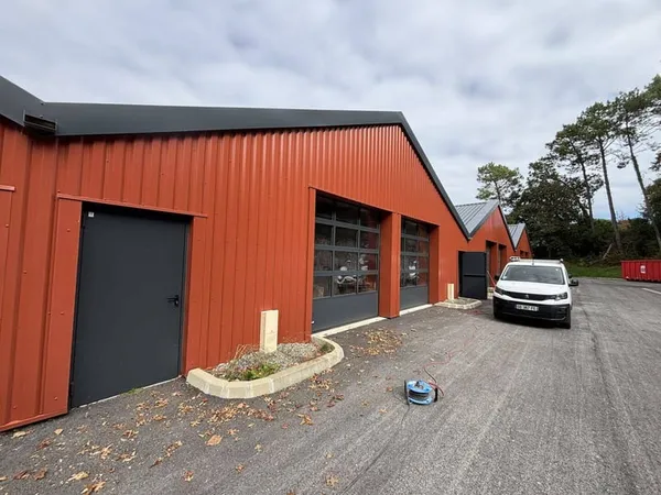 Local d'activité 256 m²