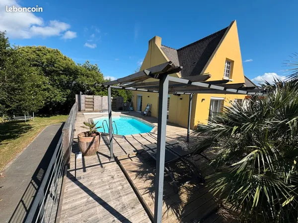 Maison individuelle 200m² - 2600m² de terrain - piscine