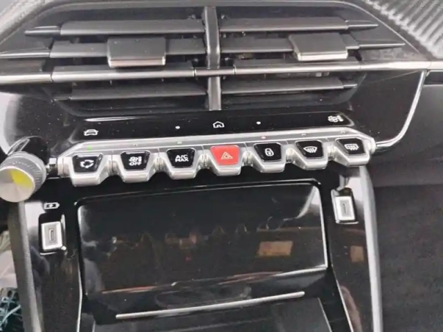 Peugeot 2008 turbo 100 ch bvm6 allure — photo 13