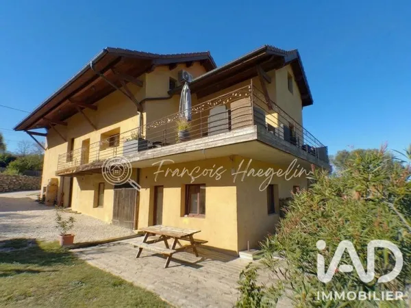 Maison 11 pièces 225 m²