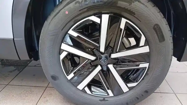 Peugeot 2008 hybrid 110 e-dcs6 — photo 2