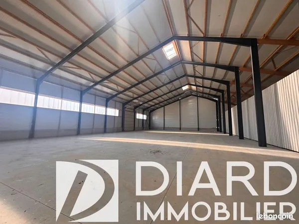 Local 810 m² CORNILLE