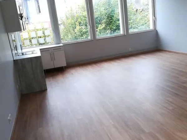 Appartement indépendant T3- 3 min à pieds de la gare - 1 place de parking intérieur cours