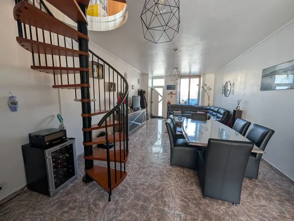 À VENDRE Maison familiale avec jardin plein sud et aucun t