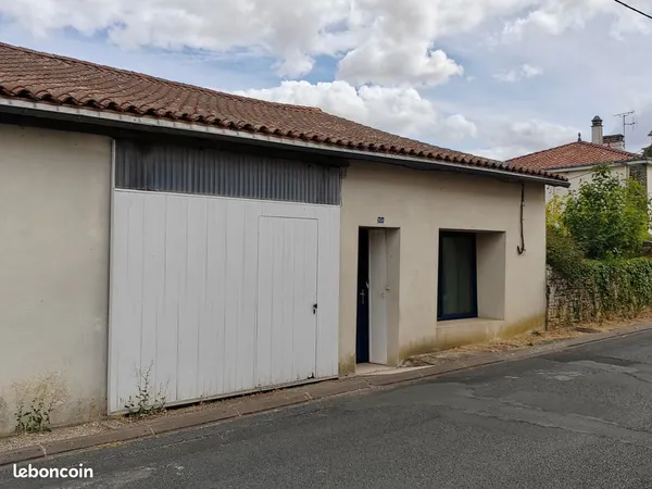 Maison de centre-bourg avec grand garage et jardin