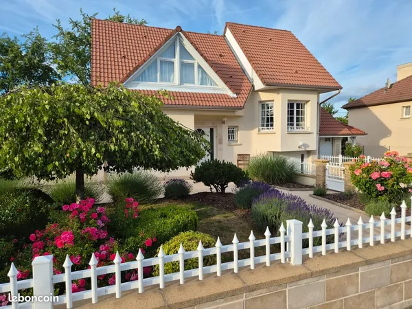 Vends maison individuelle avec piscine