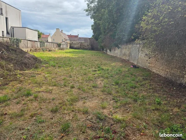 Terrain et bâtisse à vendre