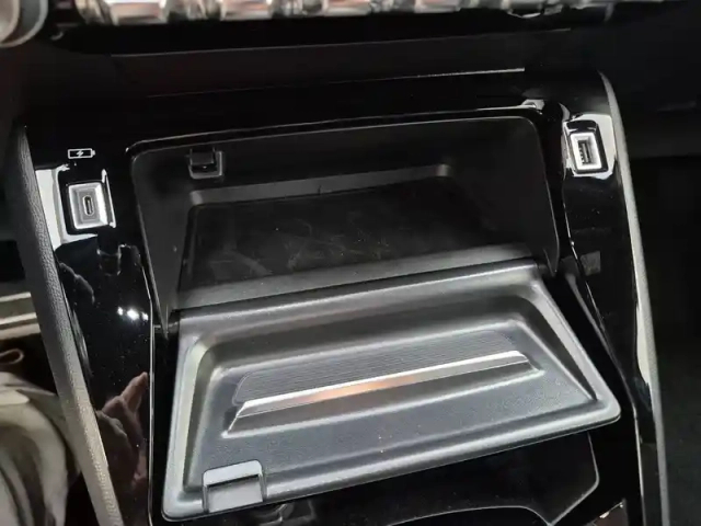 Peugeot 2008 puretech 130 s&amp;s eat8 — photo 29