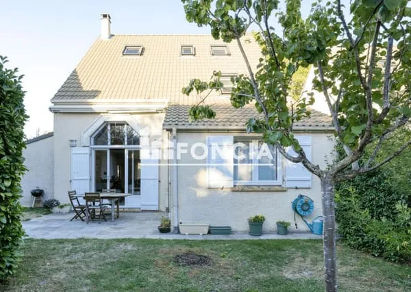 MAISON FAMILIALE EN PARFAIT ETAT EN BORDURE DE LA COULEE VERTE